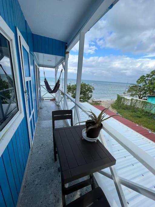 Baba'S Beach Bungalow South West Bay Exteriör bild